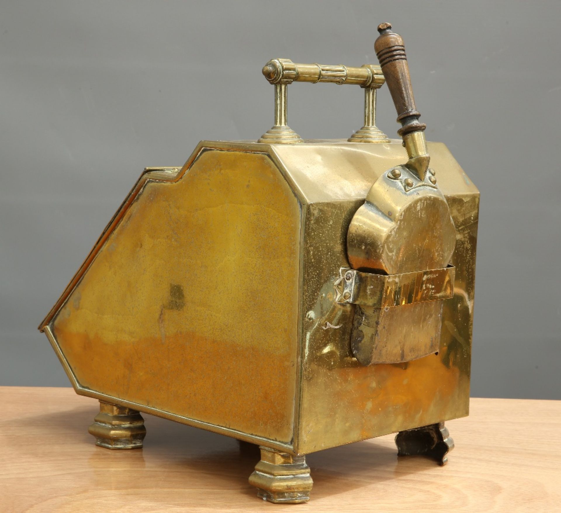 A VICTORIAN AESTHETIC BRASS COAL SCUTTLE - Image 2 of 2