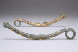 A PAIR OF GILT HORSE BITS FITTINGS, WARRING STATES OR HAN DYNASTY