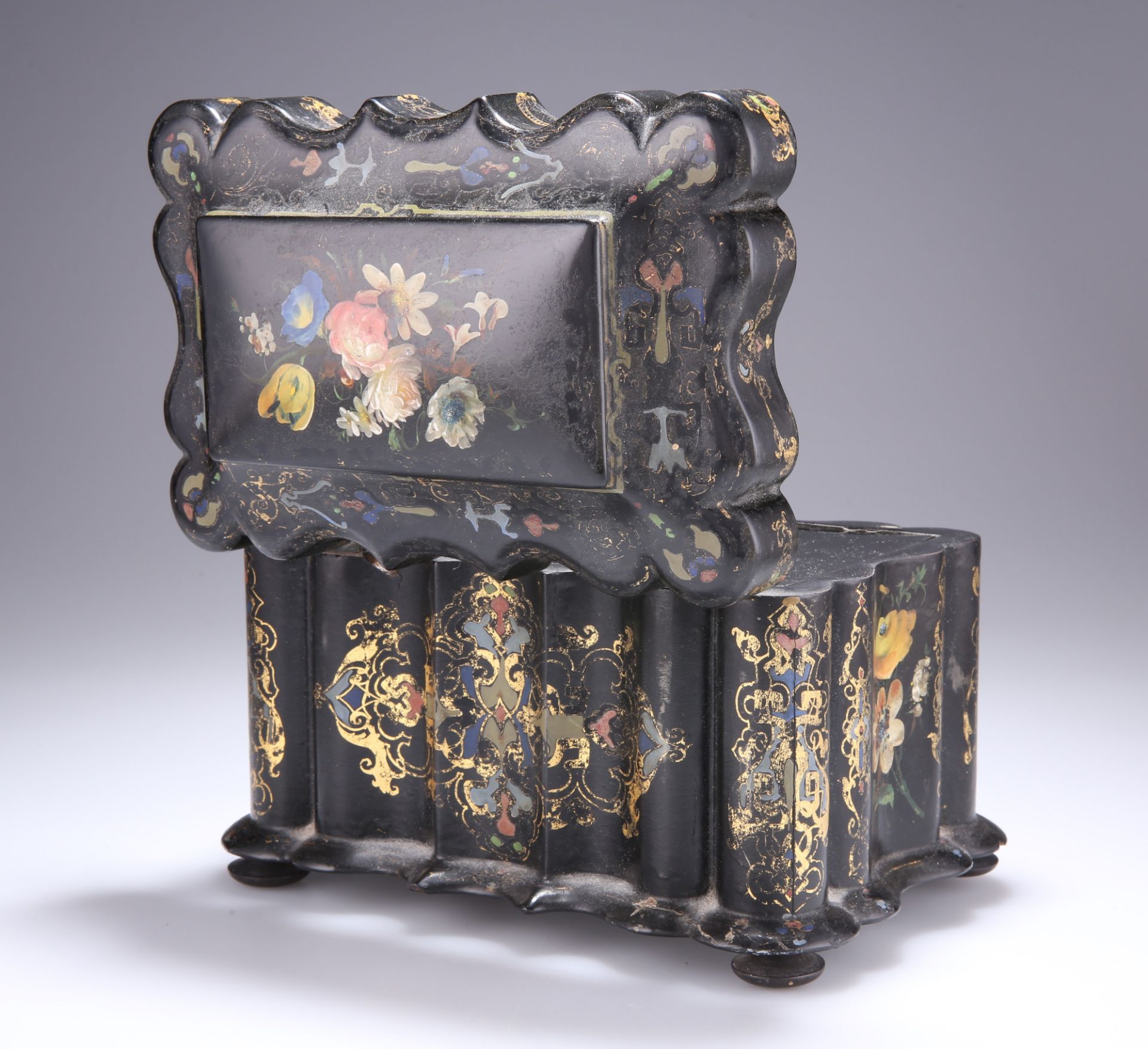 A VICTORIAN PAPIER-MACHE TEA CADDY - Bild 5 aus 5