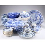 AN 18TH CENTURY CHINESE EXPORT BLUE AND WHITE DISH