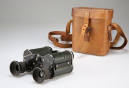 A CASED PAIR OF COMPACT BINOCULARS BY DOLLOND, LONDON