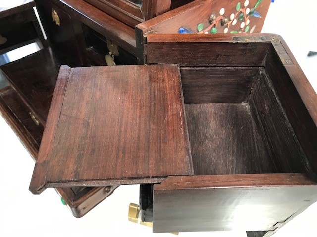 A 19TH CENTURY CHINESE HARDWOOD INLAID DRESSING TABLE CHEST - Image 18 of 20