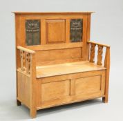 AN ARTS AND CRAFTS OAK SETTLE