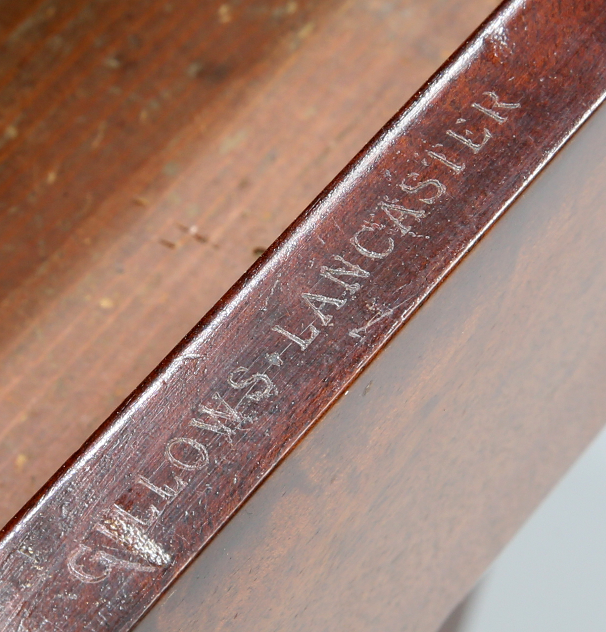 A GOOD GEORGE III SATINWOOD BANDED PEMBROKE TABLE, BY GILLOWS - Image 4 of 4