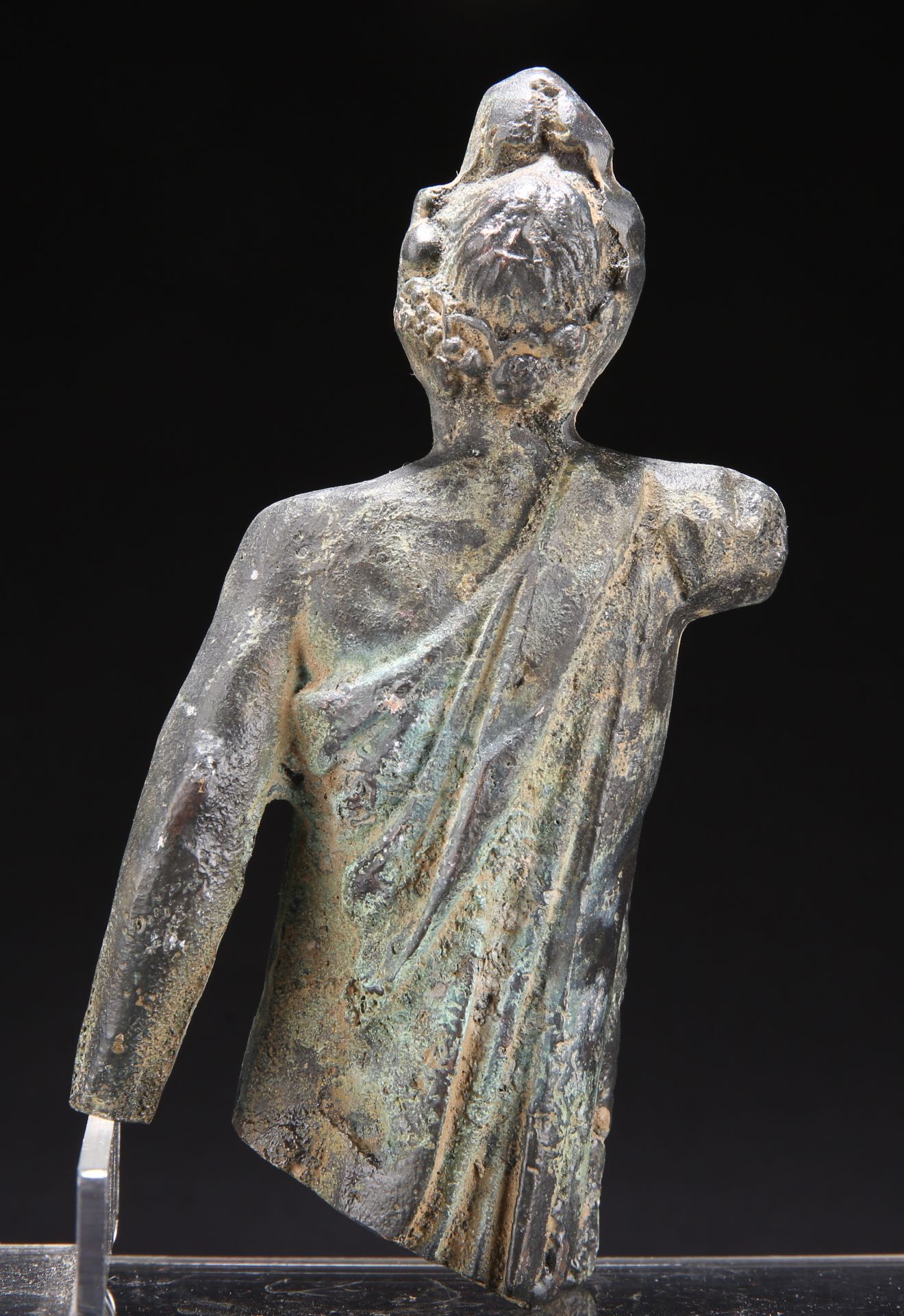 A BRONZE FIGURE OF A NOBLEMAN - Image 3 of 4