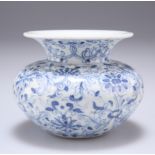 A CHINESE BLUE AND WHITE PORCELAIN VASE