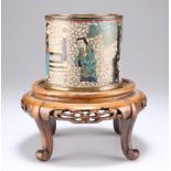 A CHINESE CLOISONNE BRUSH POT
