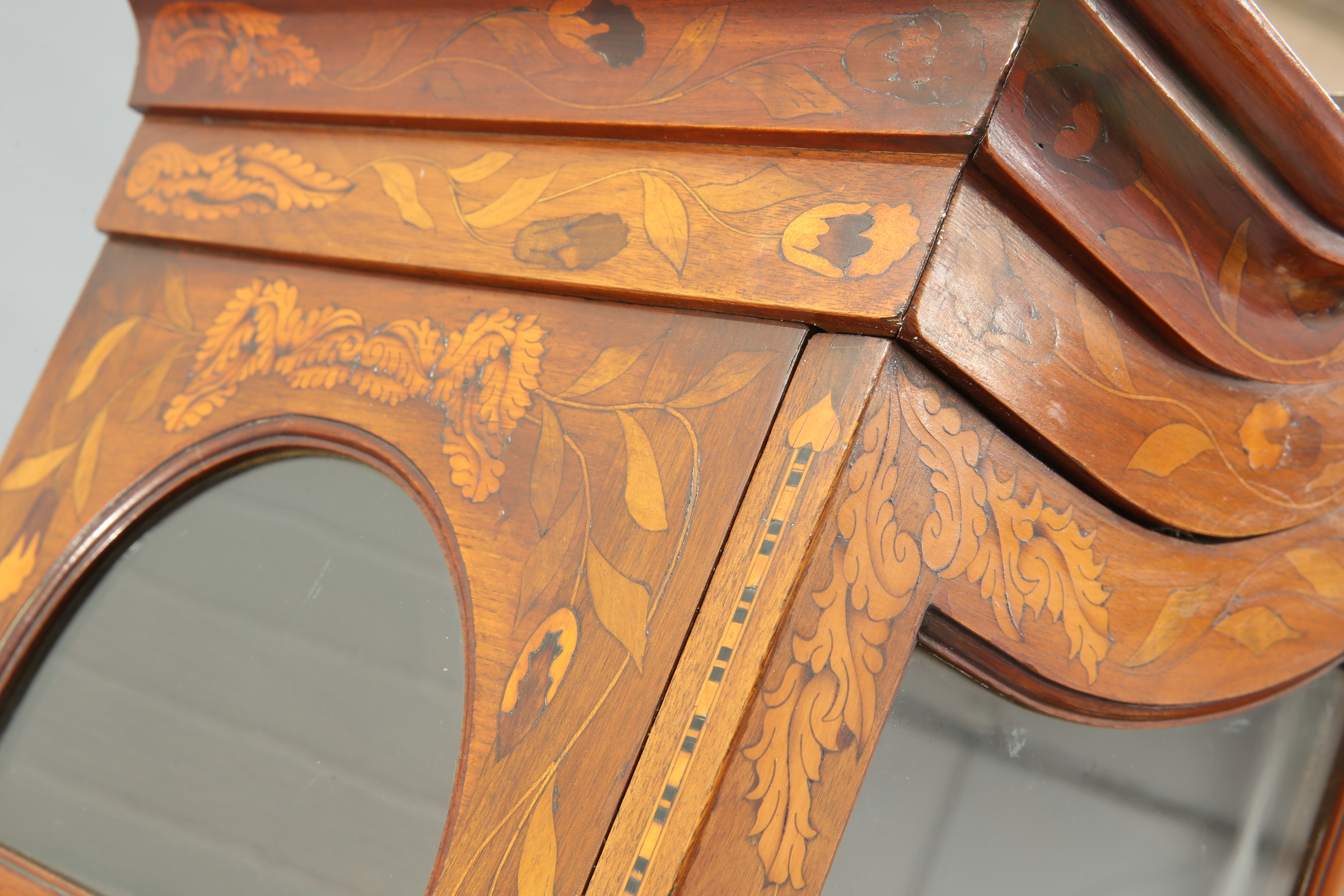 A 19TH CENTURY CONTINENTAL FLORAL MARQUETRY WALNUT CABINET ON STAND - Image 3 of 3