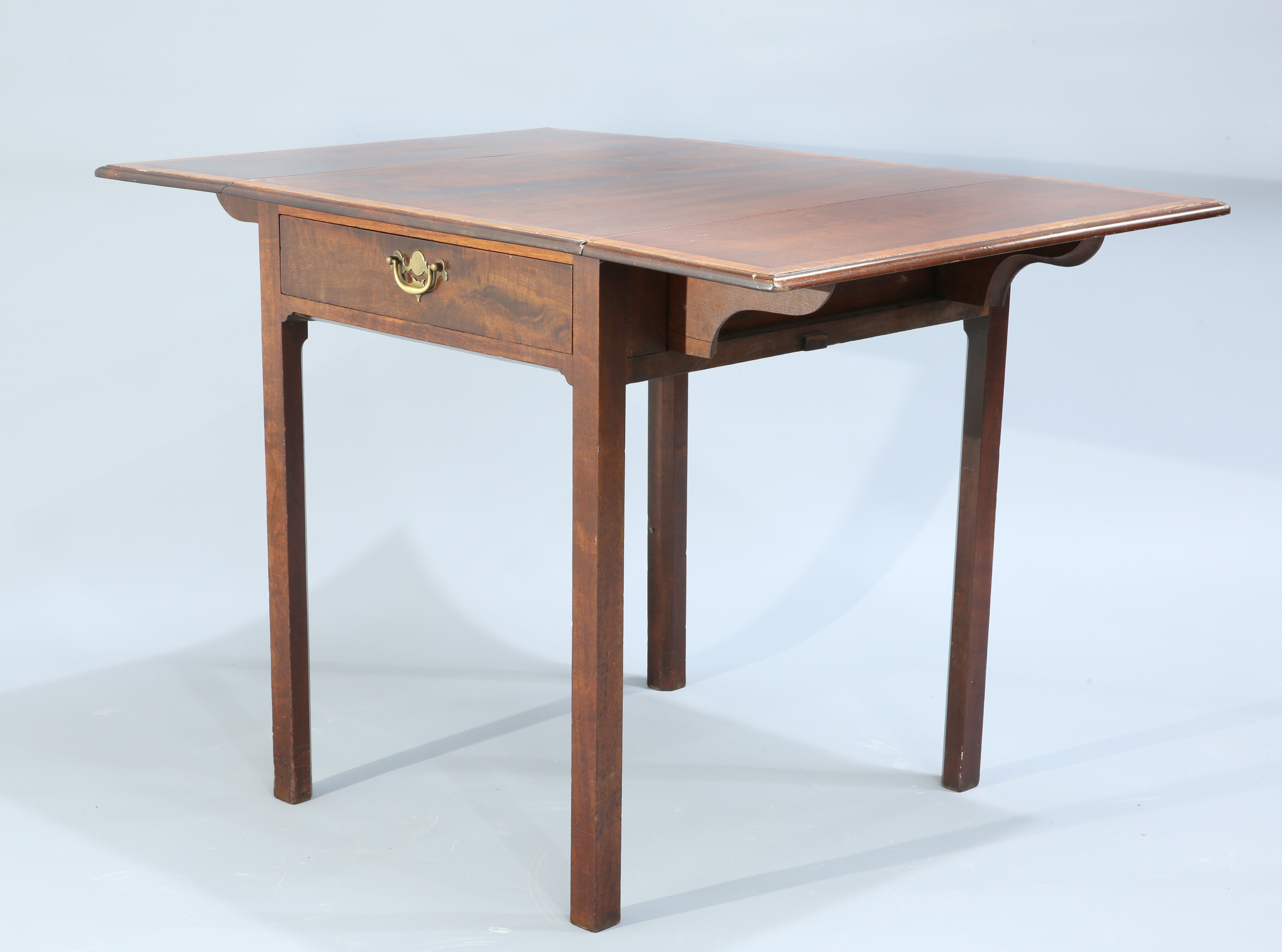 A GOOD GEORGE III SATINWOOD BANDED PEMBROKE TABLE, BY GILLOWS - Image 2 of 4