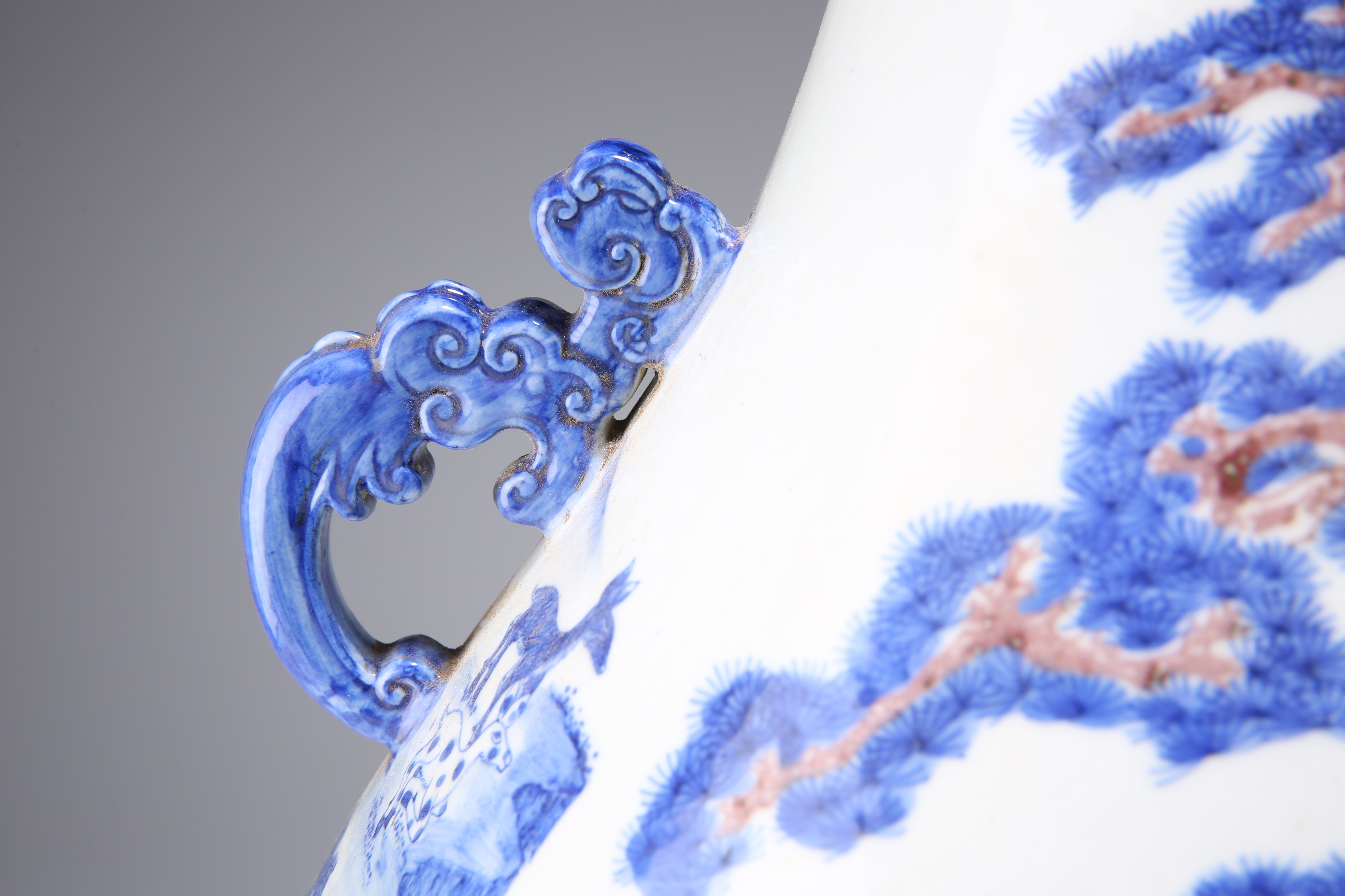 A LARGE CHINESE PORCELAIN TWO-HANDLED VASE - Image 6 of 8