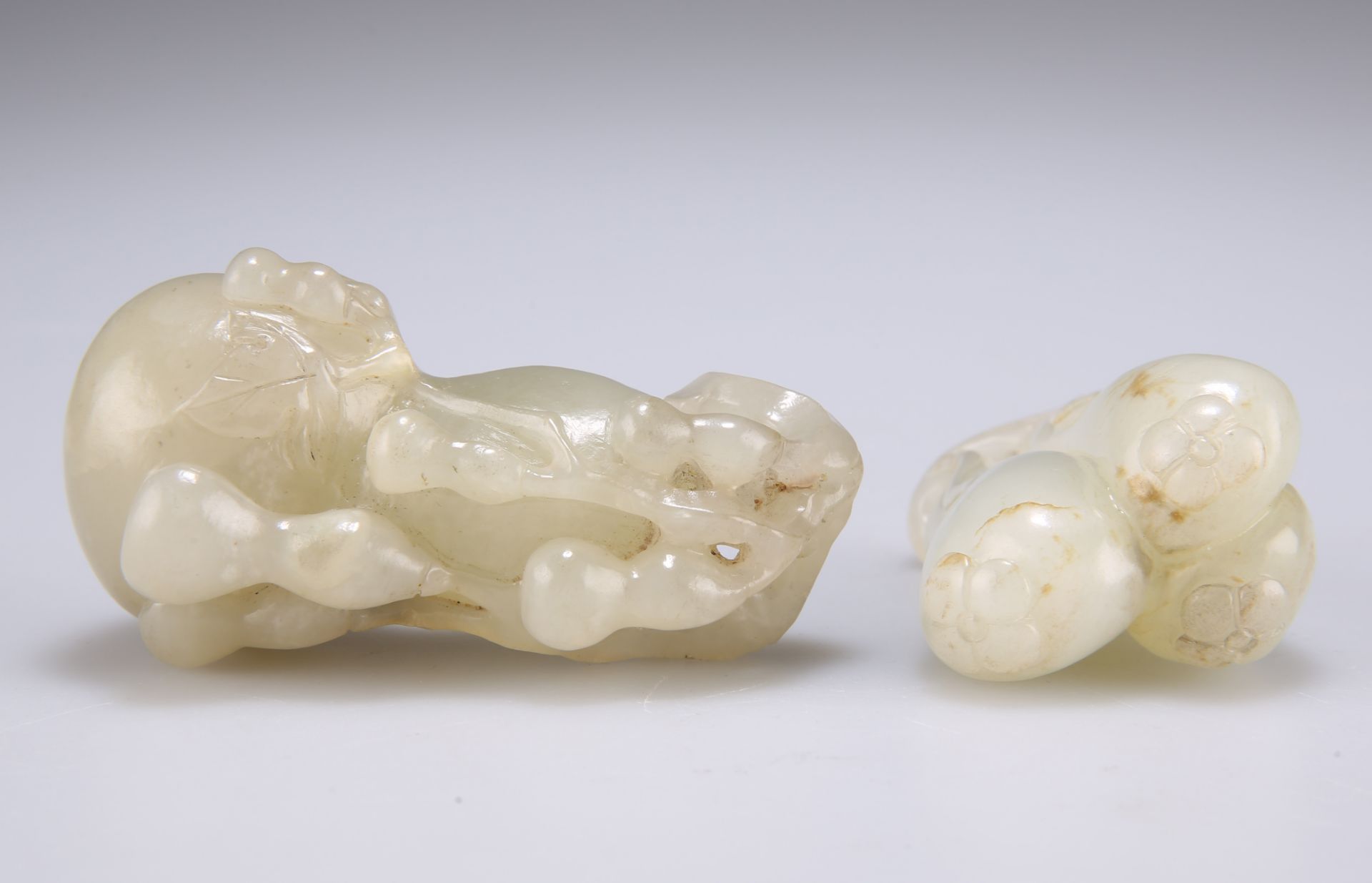 TWO CHINESE JADE FRUIT CARVINGS - Image 3 of 3