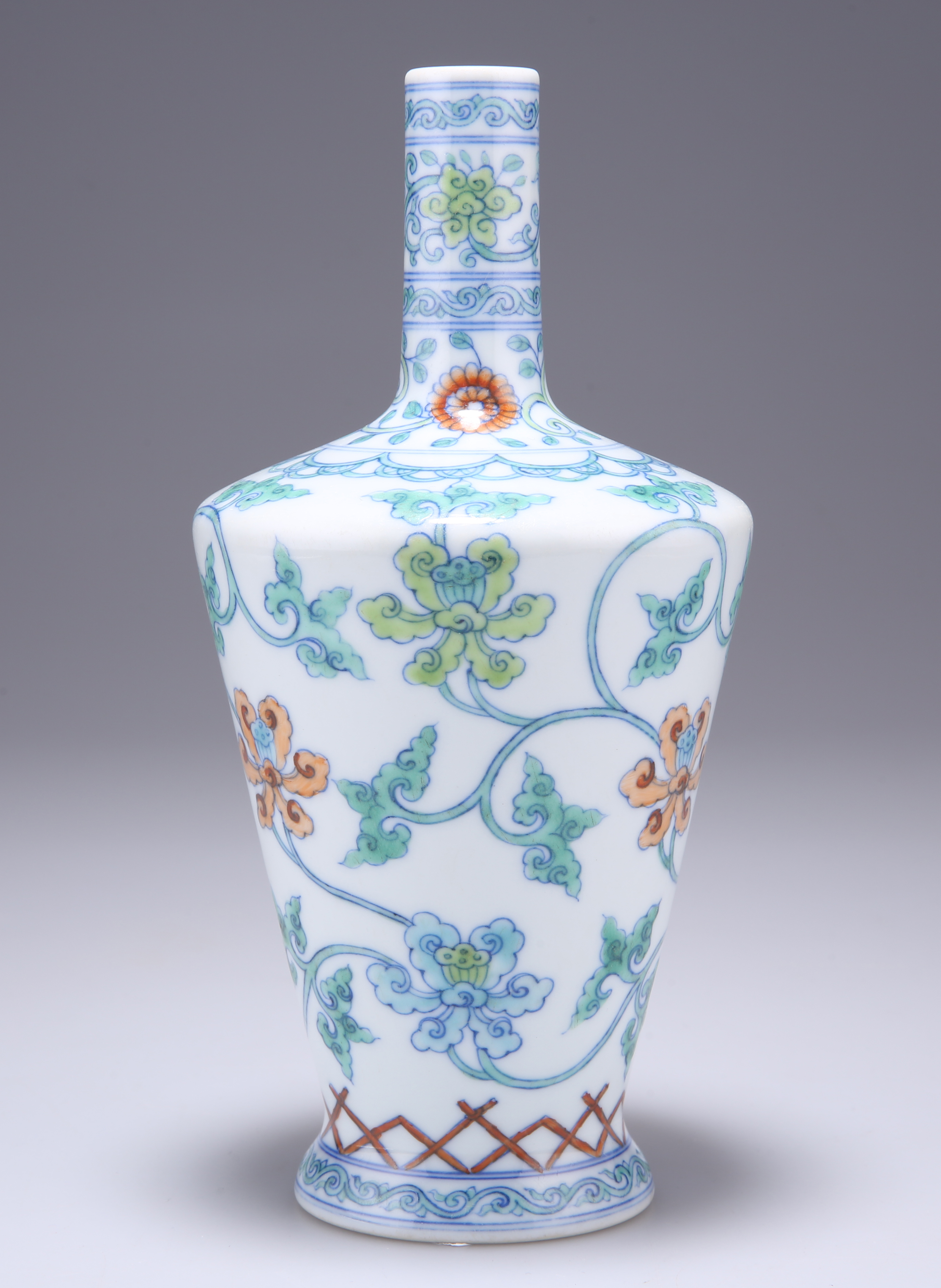 A CHINESE DOUCAI PORCELAIN VASE