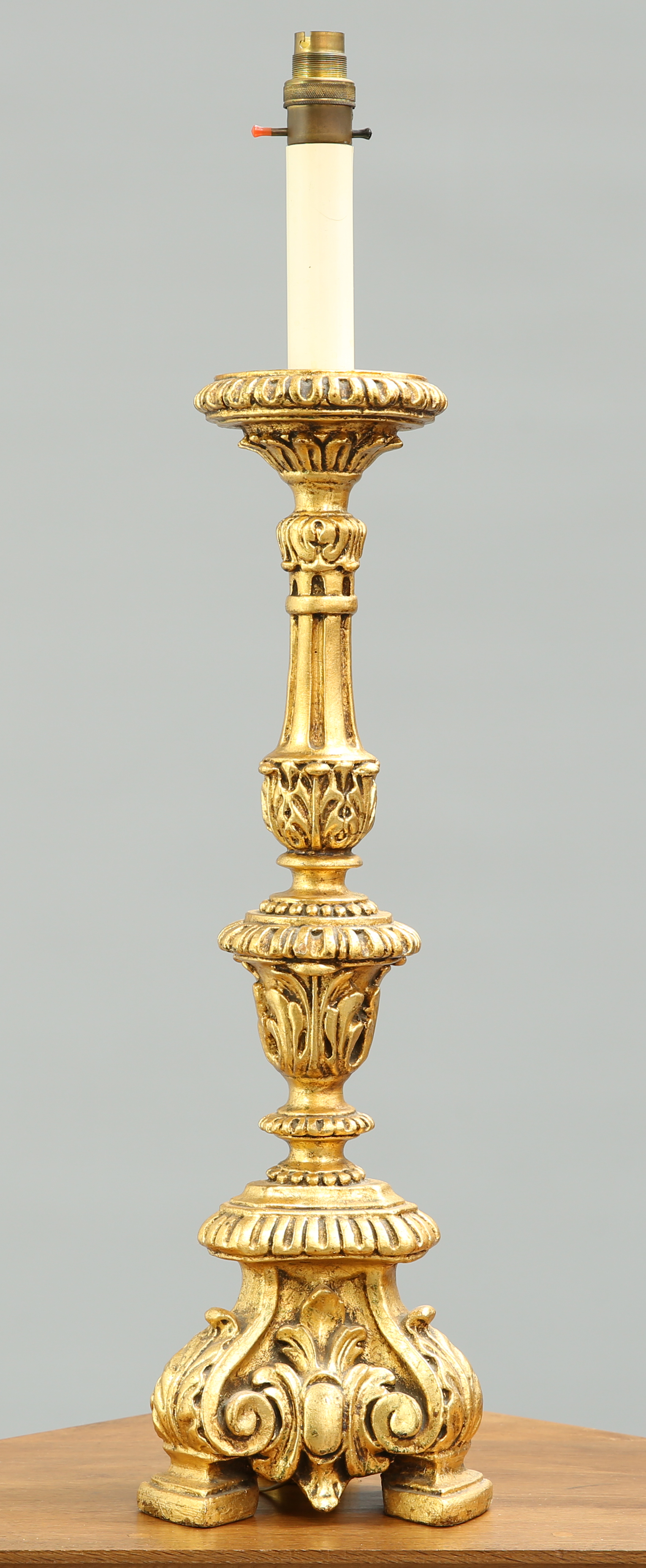 A LARGE GILT COMPOSITE TABLE LAMP BASE - Image 2 of 2