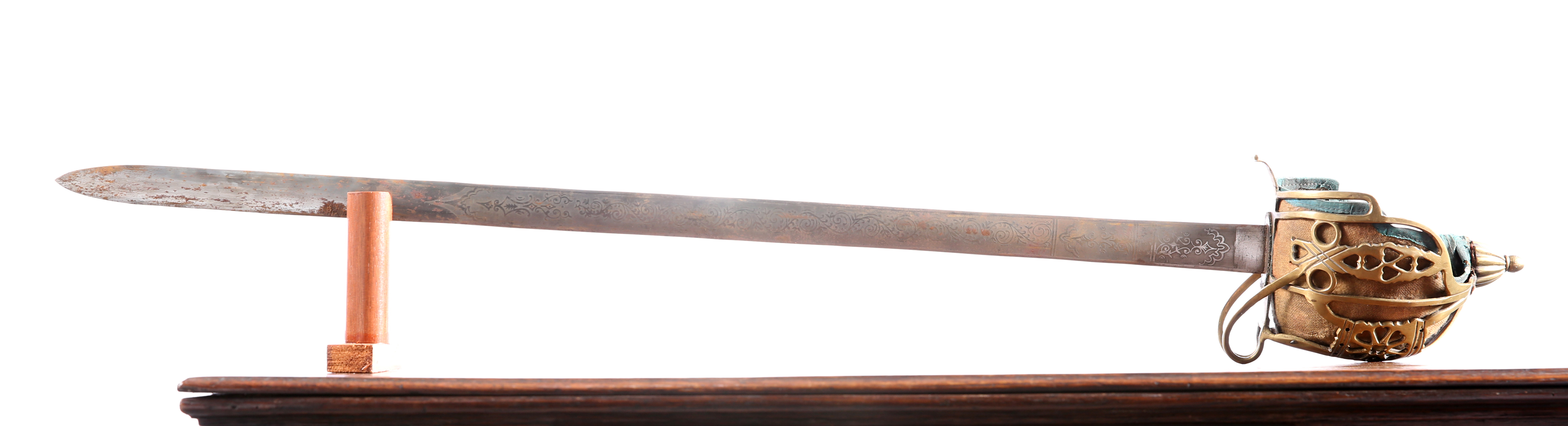 A HEAVY BRASS SCOTTISH BASKET HILT BROADSWORD - Image 8 of 8