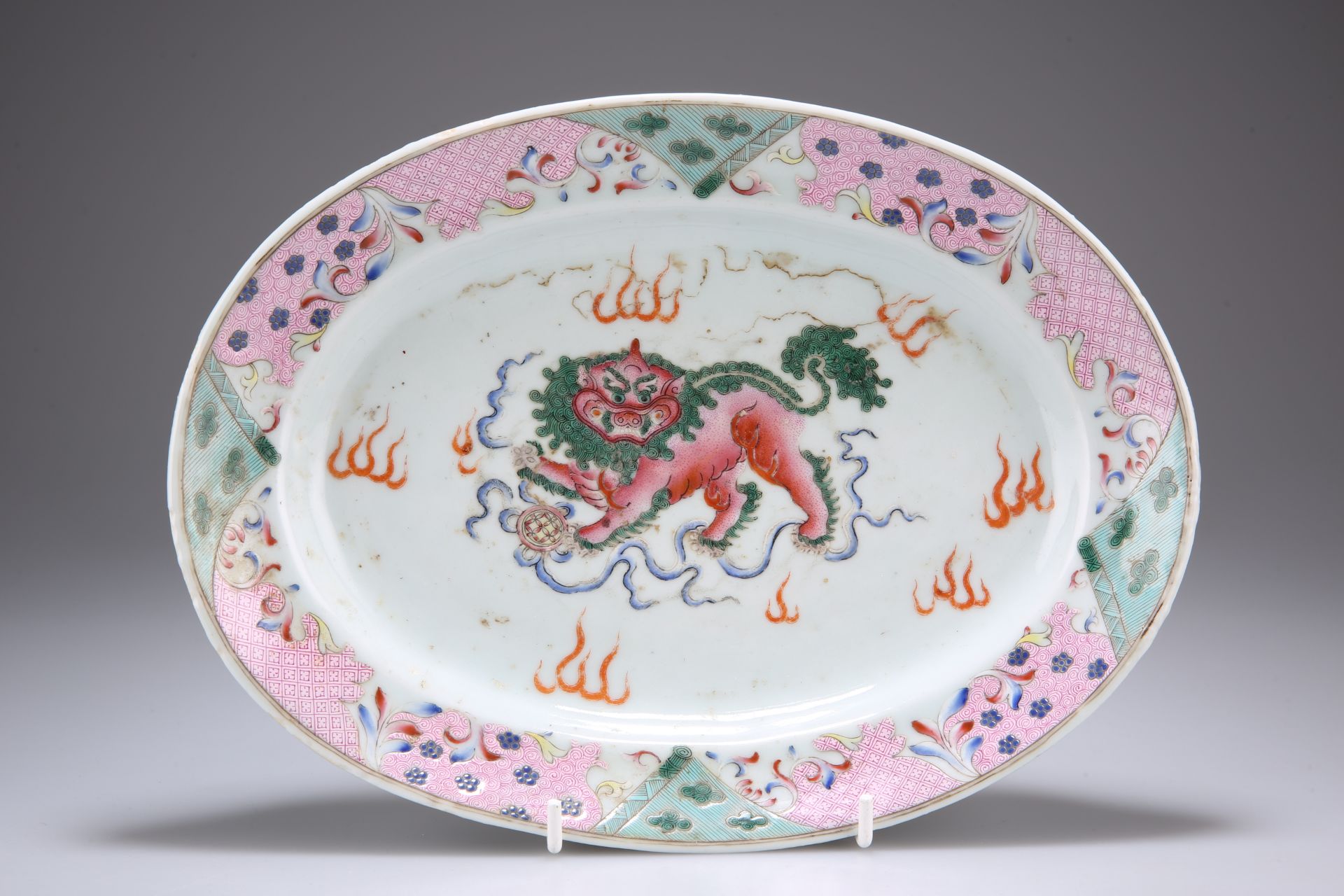 A CHINESE FAMILLE ROSE PORCELAIN DISH - Image 3 of 4