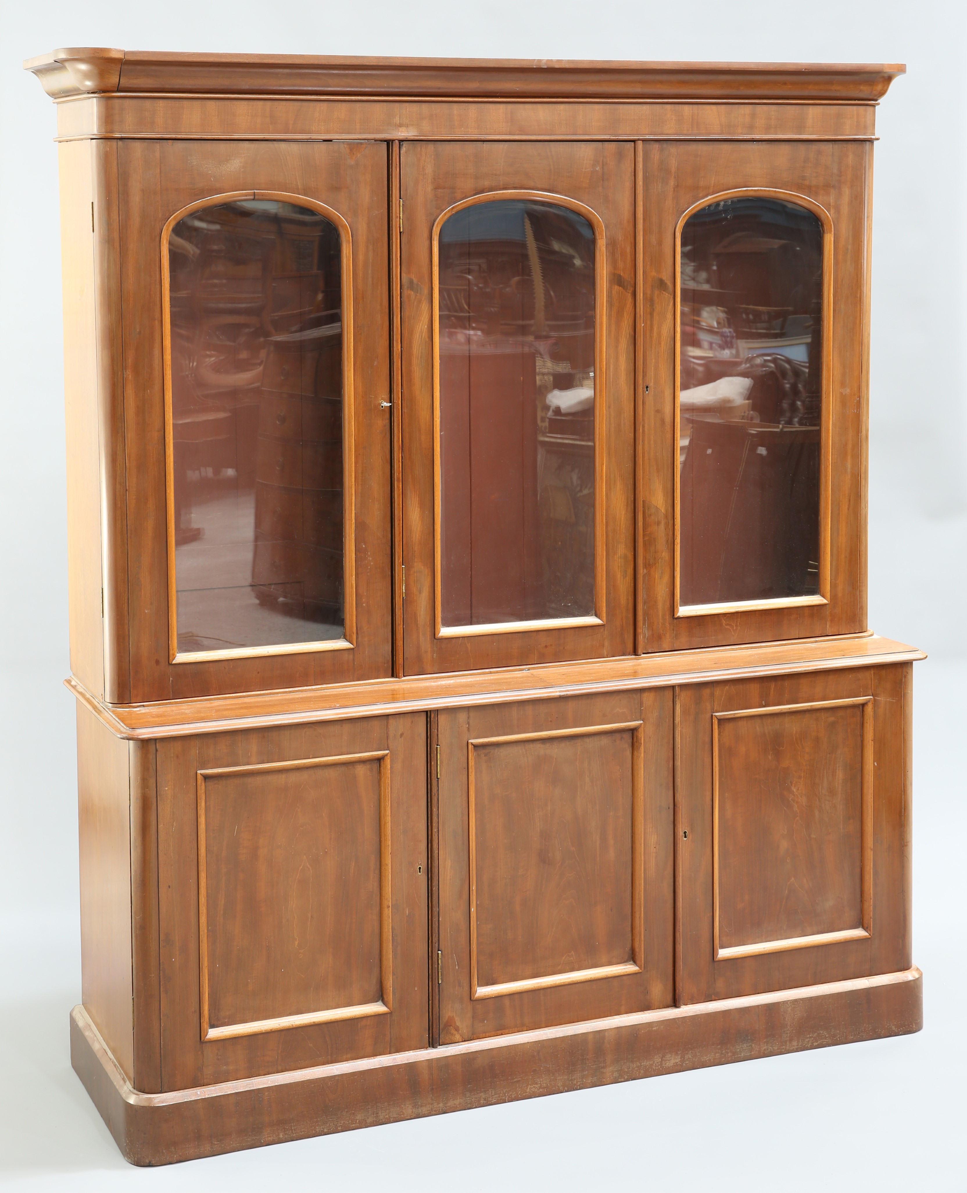 A VICTORIAN MAHOGANY BOOKCASE CABINET - Image 2 of 2