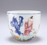 A SMALL CHINESE PORCELAIN VASE