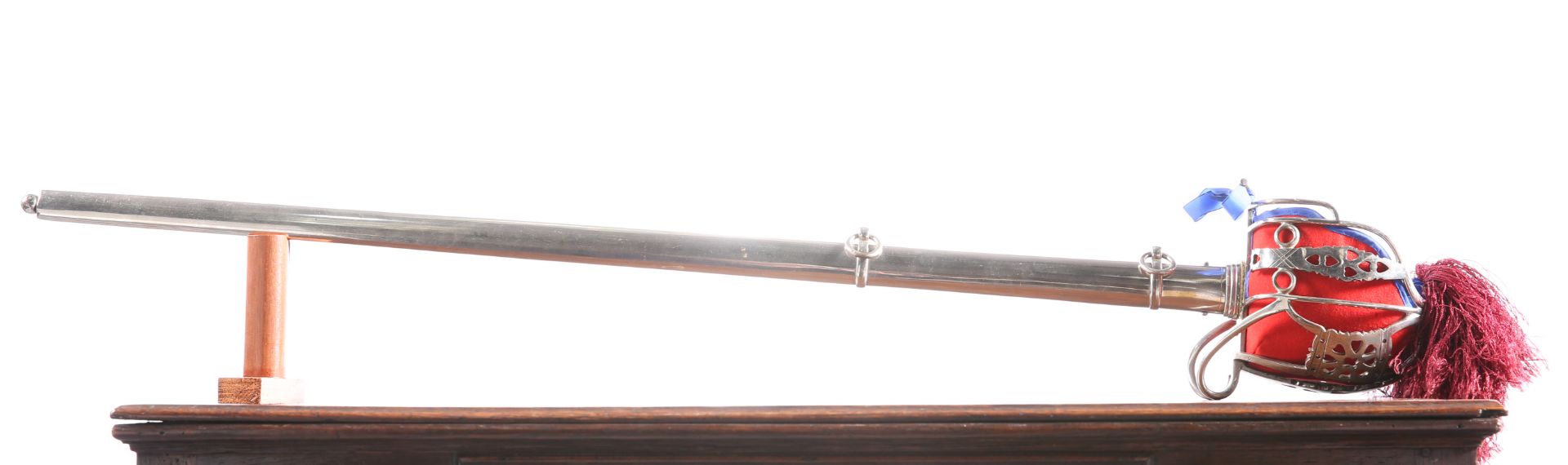 A DOUBLE FULLERED SCOTTISH BASKET HILT SWORD - Image 4 of 6