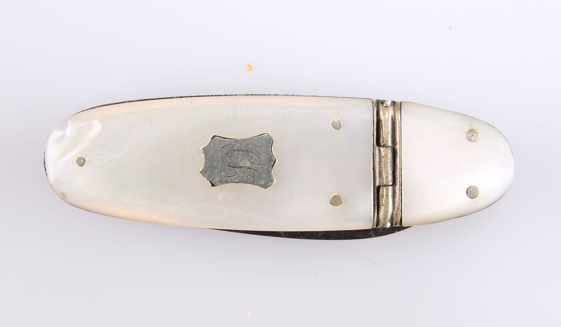 A STEEL AND MOTHER OF PEARL COMBINATION SNUFF BOX - Image 6 of 6