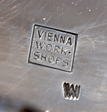 WIENER WERKSTÄTTE, AN AUSTRIAN SECESSIONIST SILVER BOWL - Image 2 of 2