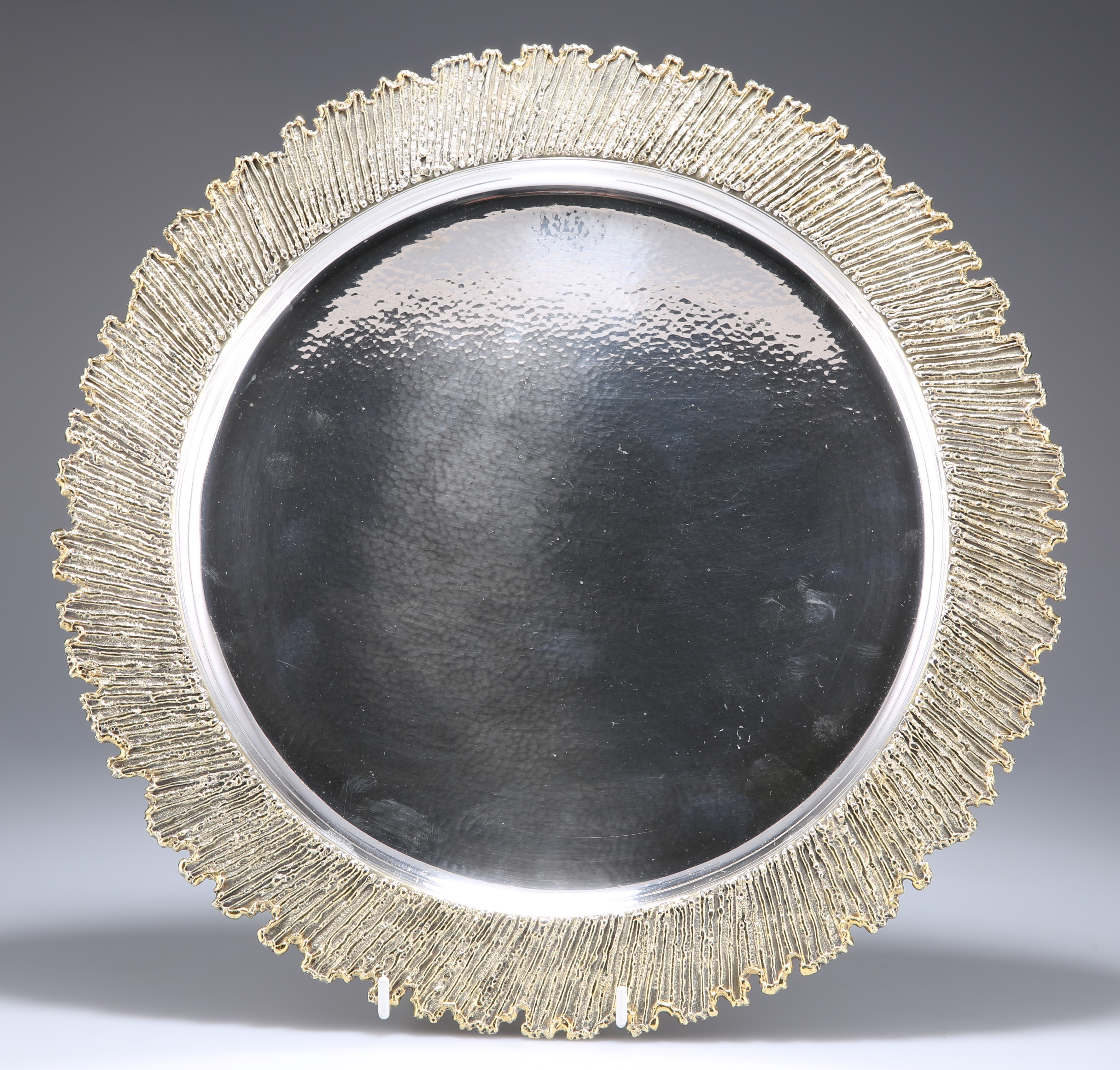 STUART DEVLIN (1931-2018), AN ELIZABETH II PARCEL-GILT SILVER SALVER - Image 2 of 4