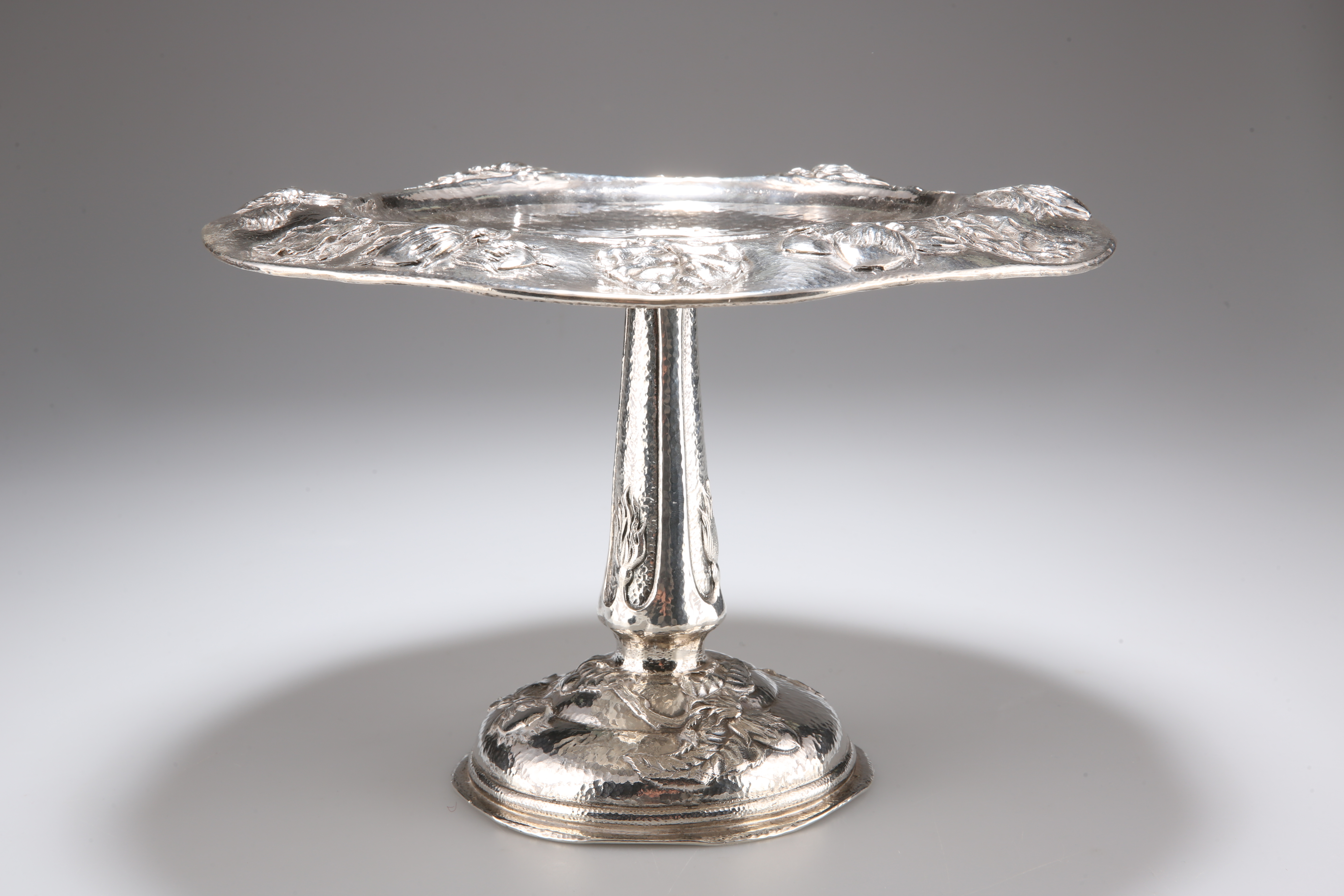 LATINO MOVIO (1858-1949), AN ARTS AND CRAFTS SILVER COMPORT - Image 2 of 4