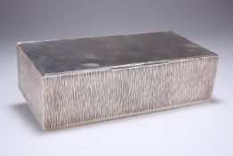 GERALD BENNEY (1930-2008), AN ELIZABETH II SILVER CIGAR BOX