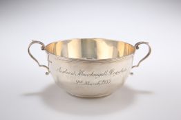 A GEORGE V SILVER TWIN HANDLED PORRINGER