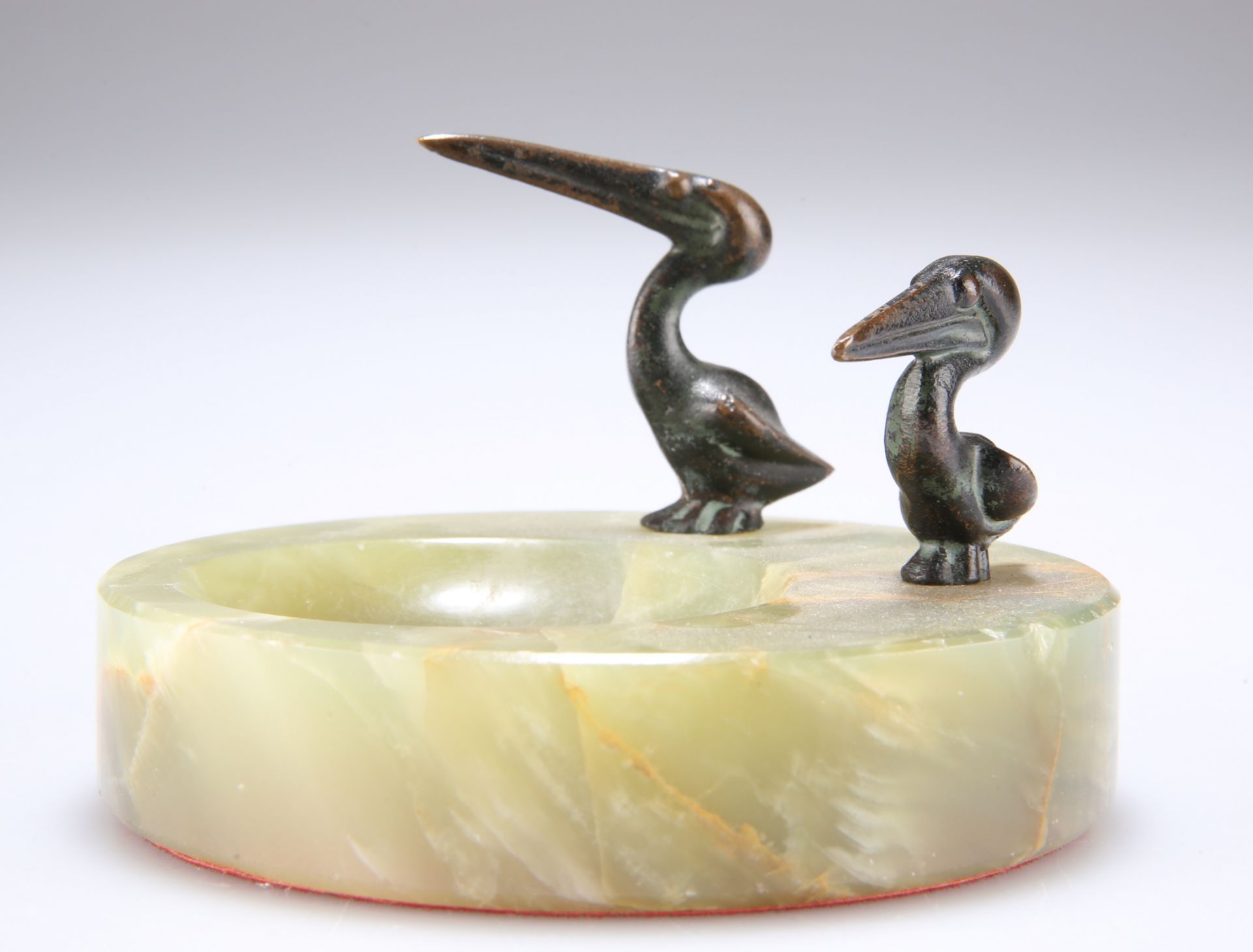 AN ONYX ASHTRAY MOUNTED WITH TWO BRONZE MODELS OF PELICANS - Image 2 of 2