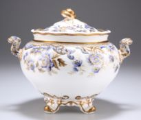 AN EARLY 19TH CENTURY SPODE SUCRIER AND COVER, CIRCA 1830