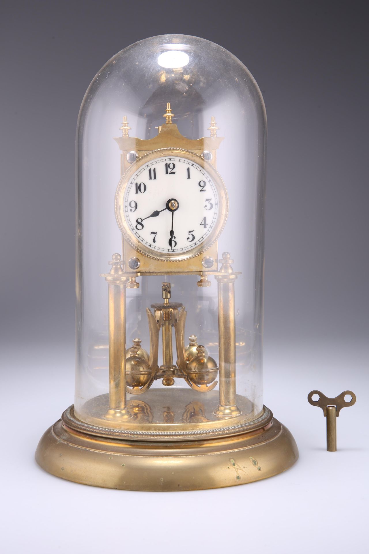 AN EARLY 20TH CENTURY GERMAN 400 DAY CLOCK, BY JAHRESUHRENFABRIK