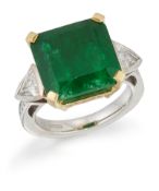 AN 18 CARAT GOLD EMERALD AND DIAMOND THREE-STONE RING