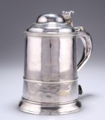 A GEORGE II SILVER LIDDED TANKARD