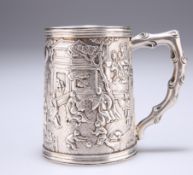 A FINE CHINESE EXPORT SILVER MUG