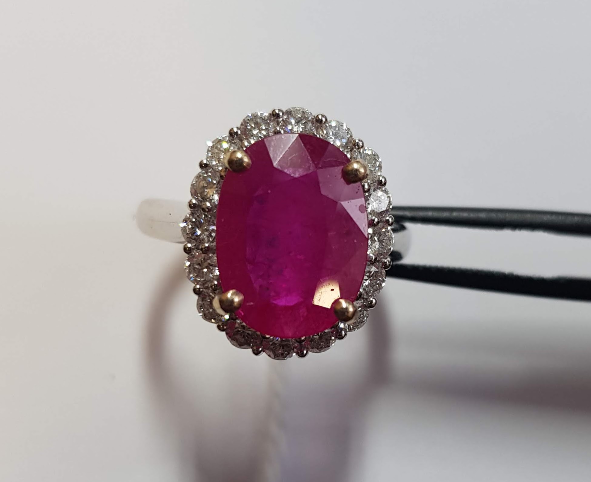 A RUBY AND DIAMOND CLUSTER RING - Image 2 of 2