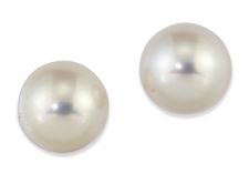 A PAIR OF CULTURED PEARL EARRINGS