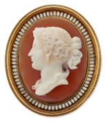 A 19TH CENTURY ITALIAN CARVED HARDSTONE CAMEO BROOCH