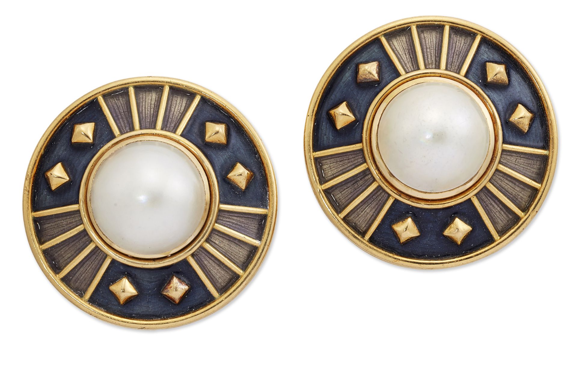 DE VROOMEN: A PAIR OF 18 CARAT GOLD CULTURED MABE PEARL CLIP EARRINGS