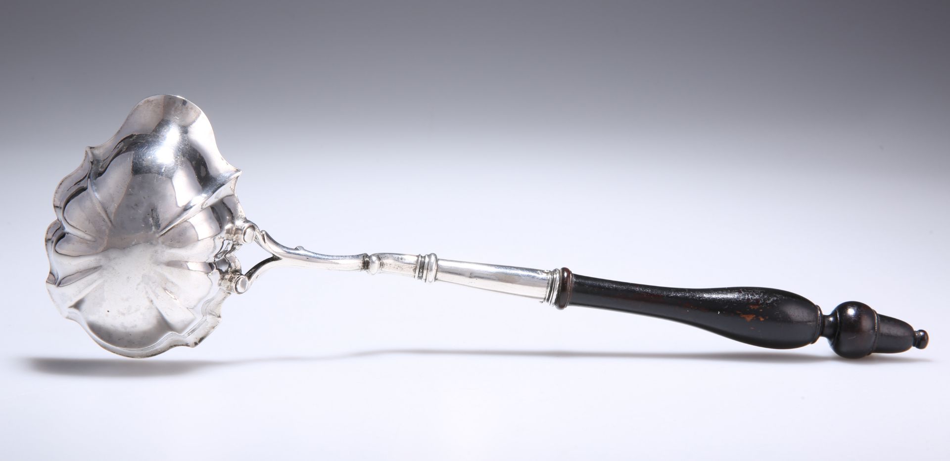 A GEORGE II SILVER TODDY LADLE - Image 2 of 4