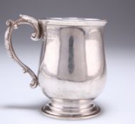 A GEORGE V SILVER MUG