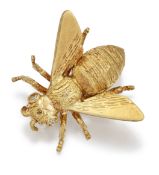 AN 18 CARAT GOLD DIAMOND FLY BROOCH