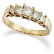 AN 18 CARAT GOLD DIAMOND RING