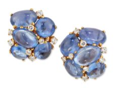 A PAIR OF CEYLON SAPPHIRE AND DIAMOND CLUSTER CLIP EARRINGS, IN THE MANNER OF DAVID WEBB