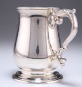 A LARGE GEORGIAN STYLE SILVER MUG