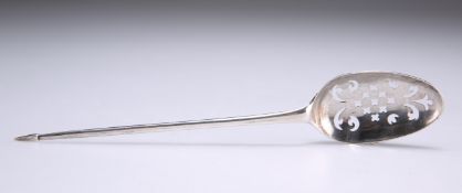 AN 18TH CENTURY SILVER MOTE SPOON