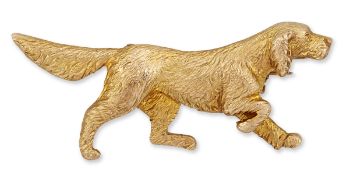 A NOVELTY HUNTING DOG BROOCH