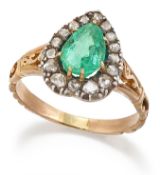 AN EMERALD AND DIAMOND CLUSTER RING