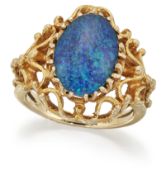 A 9 CARAT GOLD OPAL TRIPLET RING