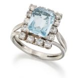 AN AQUAMARINE AND DIAMOND CLUSTER RING