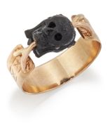 AN UNUSUAL CARVED HORN MEMENTO MORI RING